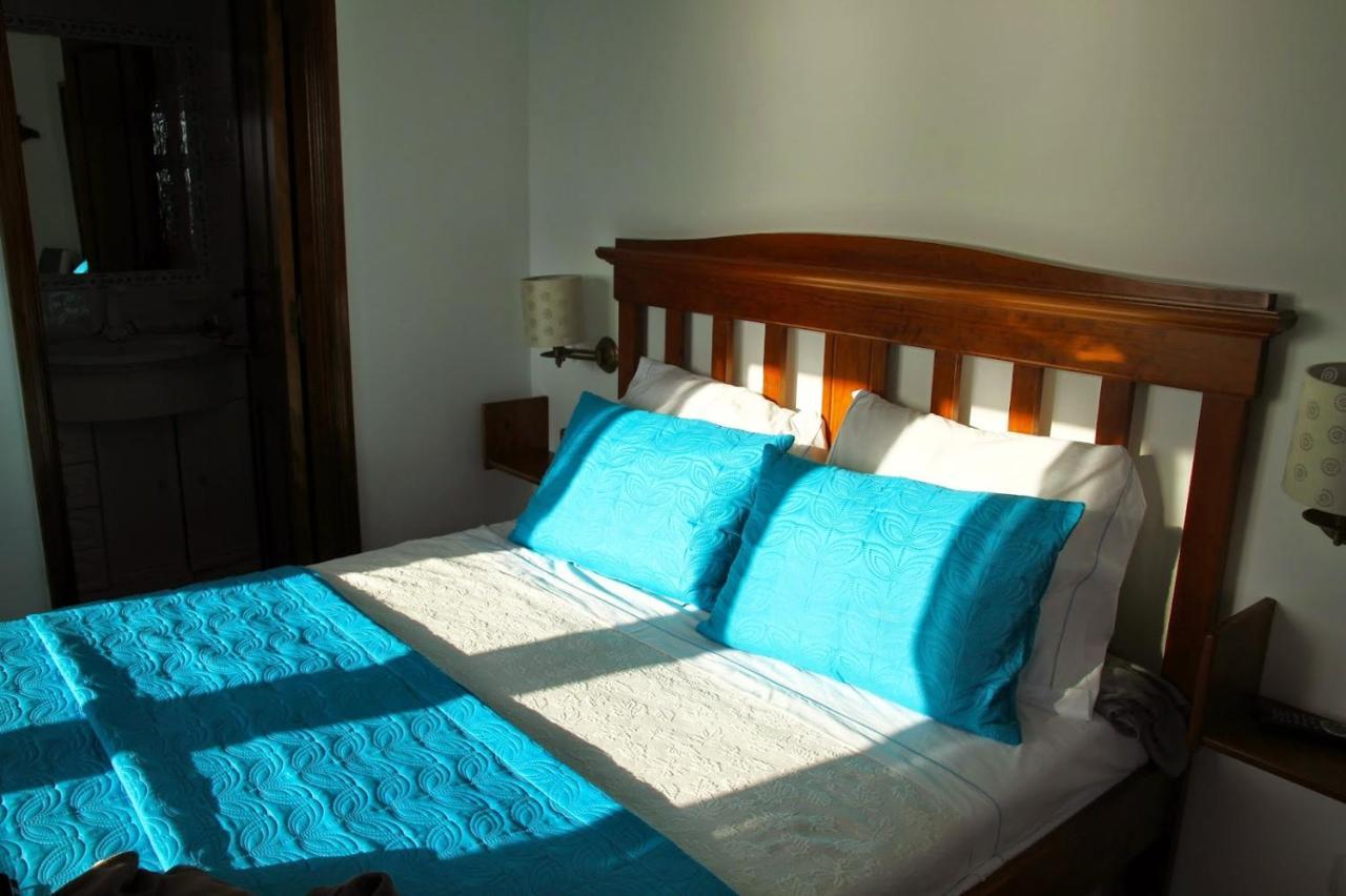 Pequena Baleia Bed & Breakfast Ferrel  Bagian luar foto