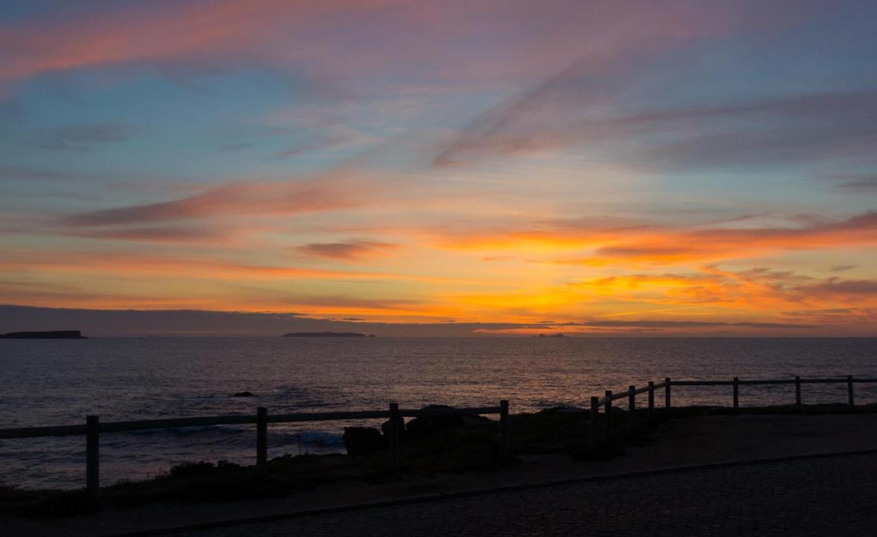 Pequena Baleia Bed & Breakfast Ferrel  Bagian luar foto