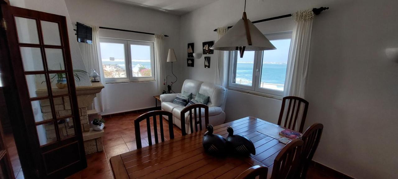 Pequena Baleia Bed & Breakfast Ferrel  Bagian luar foto