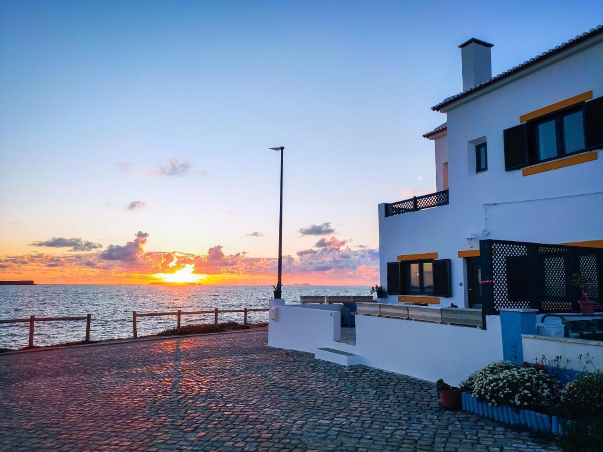Pequena Baleia Bed & Breakfast Ferrel  Bagian luar foto