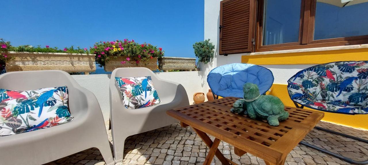 Pequena Baleia Bed & Breakfast Ferrel  Bagian luar foto