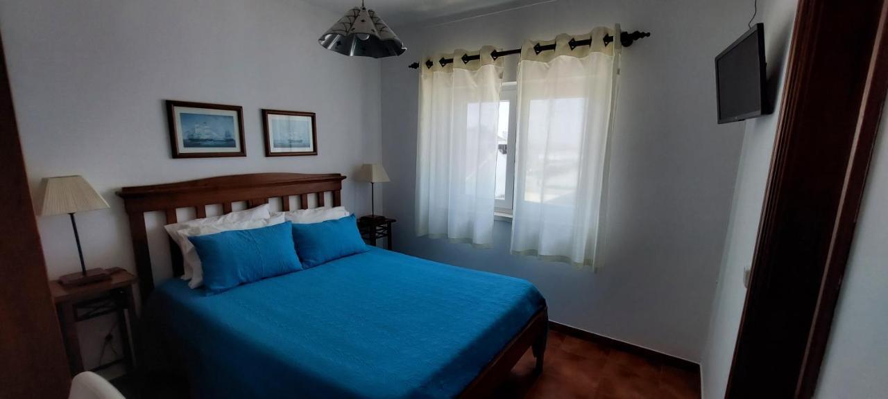 Pequena Baleia Bed & Breakfast Ferrel  Bagian luar foto