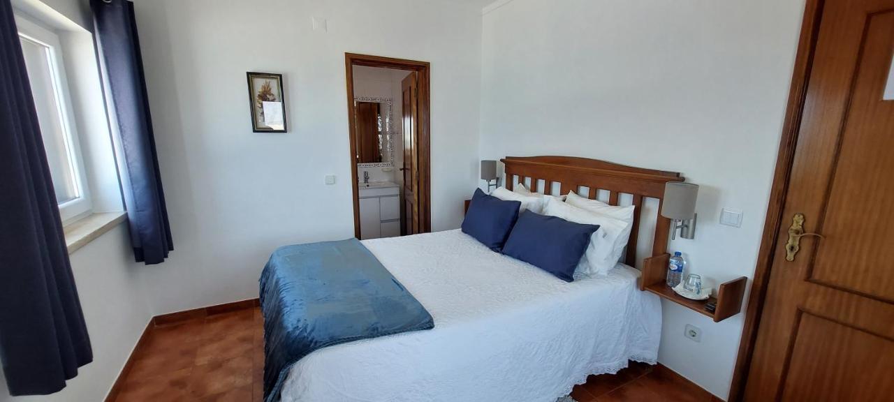 Pequena Baleia Bed & Breakfast Ferrel  Bagian luar foto