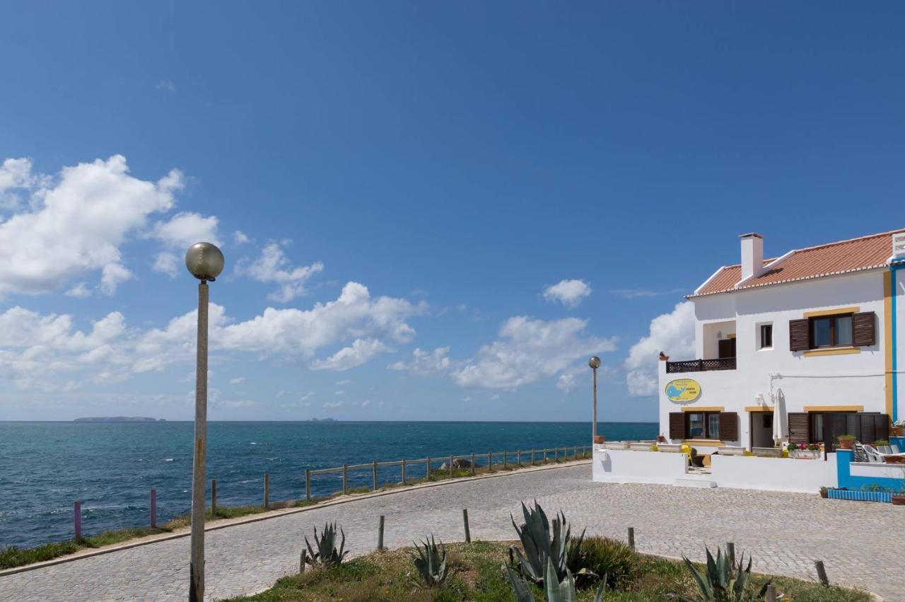 Pequena Baleia Bed & Breakfast Ferrel  Bagian luar foto