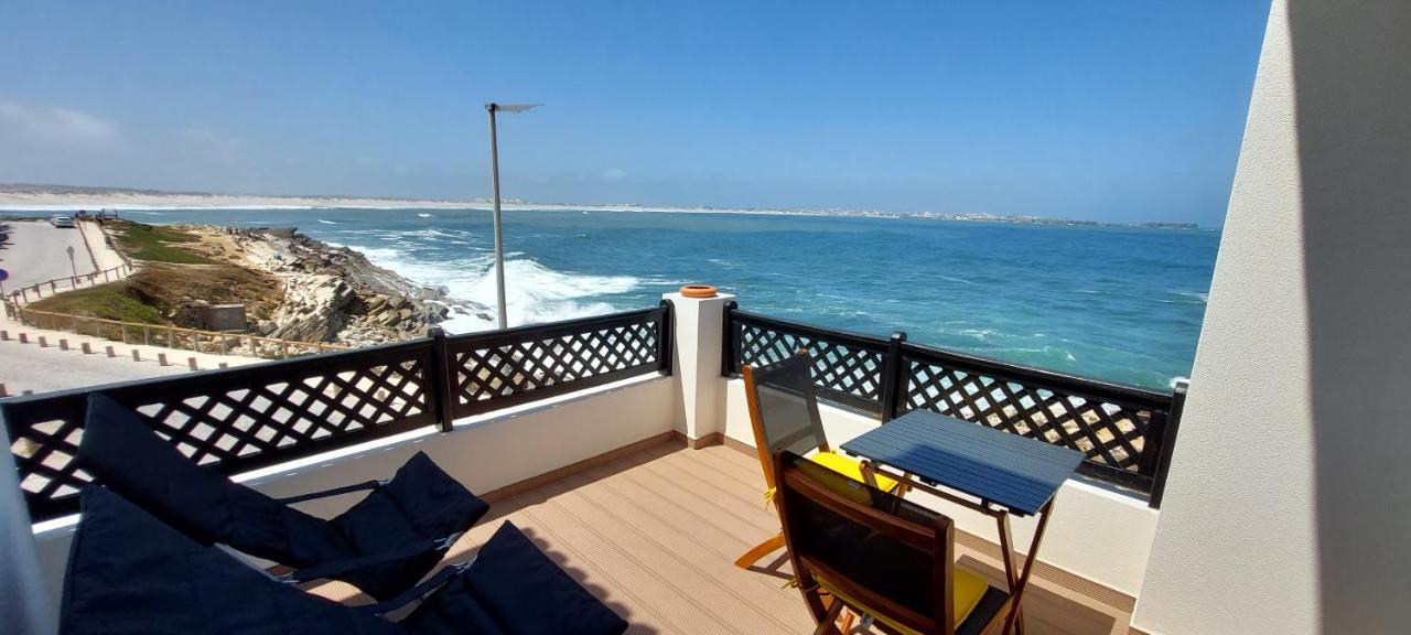 Pequena Baleia Bed & Breakfast Ferrel  Bagian luar foto