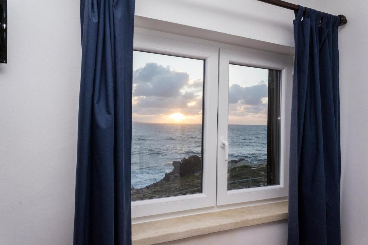Pequena Baleia Bed & Breakfast Ferrel  Bagian luar foto